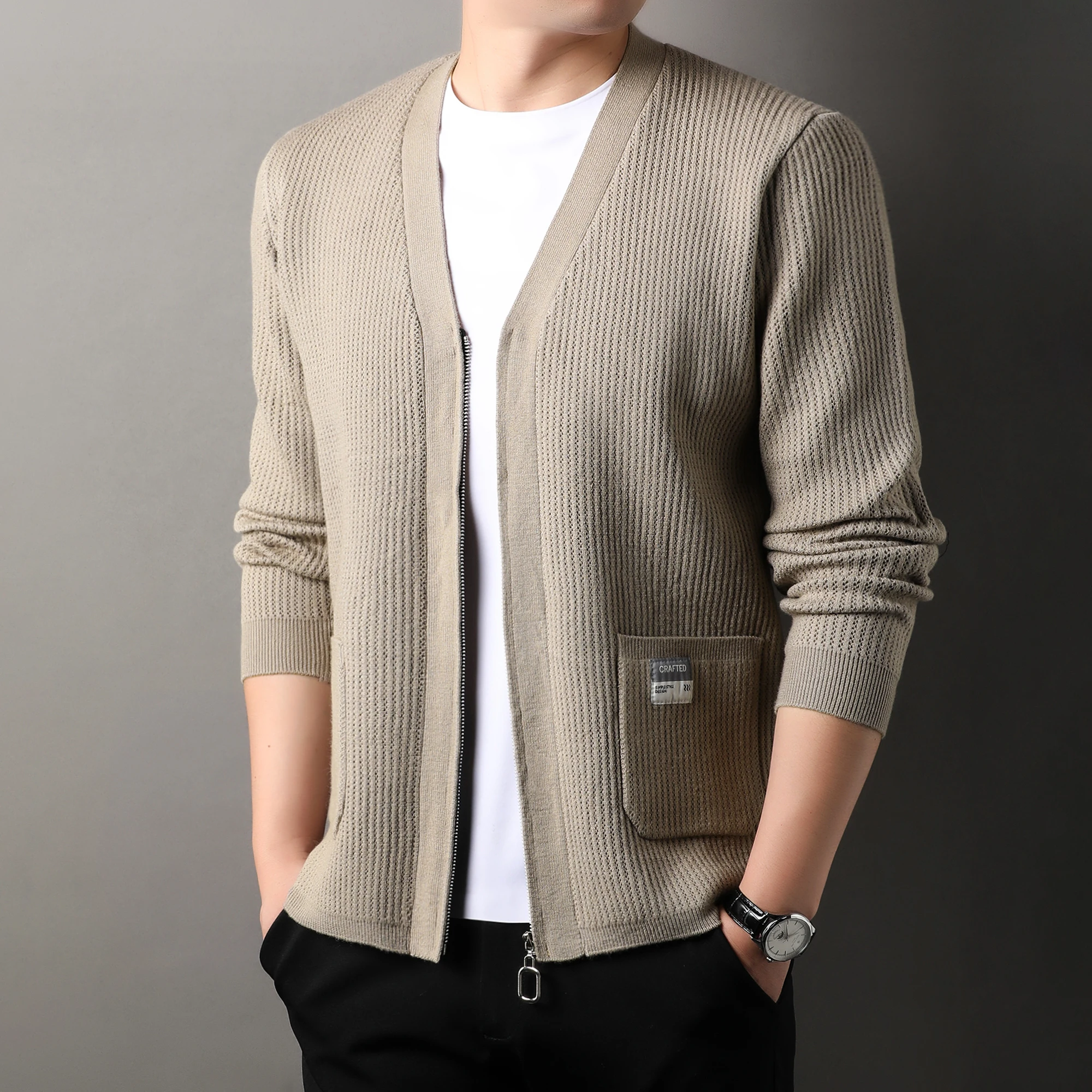 

Высококачественный кардиган, мужской осенне-зимний кардиган с v-образным вырезом, новинка 2025, свитер на молнии, модный повседневный вязаный базовый свитер