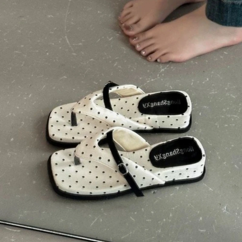 

Summer Women Polka Dot Flip Flops Metal Clip Toe Flat Slippers Slip On Soft Sole Casual Ladies Outdoor Beach Daily Walking Slide