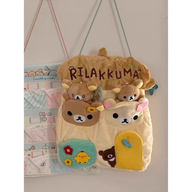 Dibujos animados Rilakkuma ‌ Bolsa colgante de almacenamiento para puerta de casa, colgante de pared de felpa, decoración suave para dormitorio, colgante, regalo de Navidad para niños