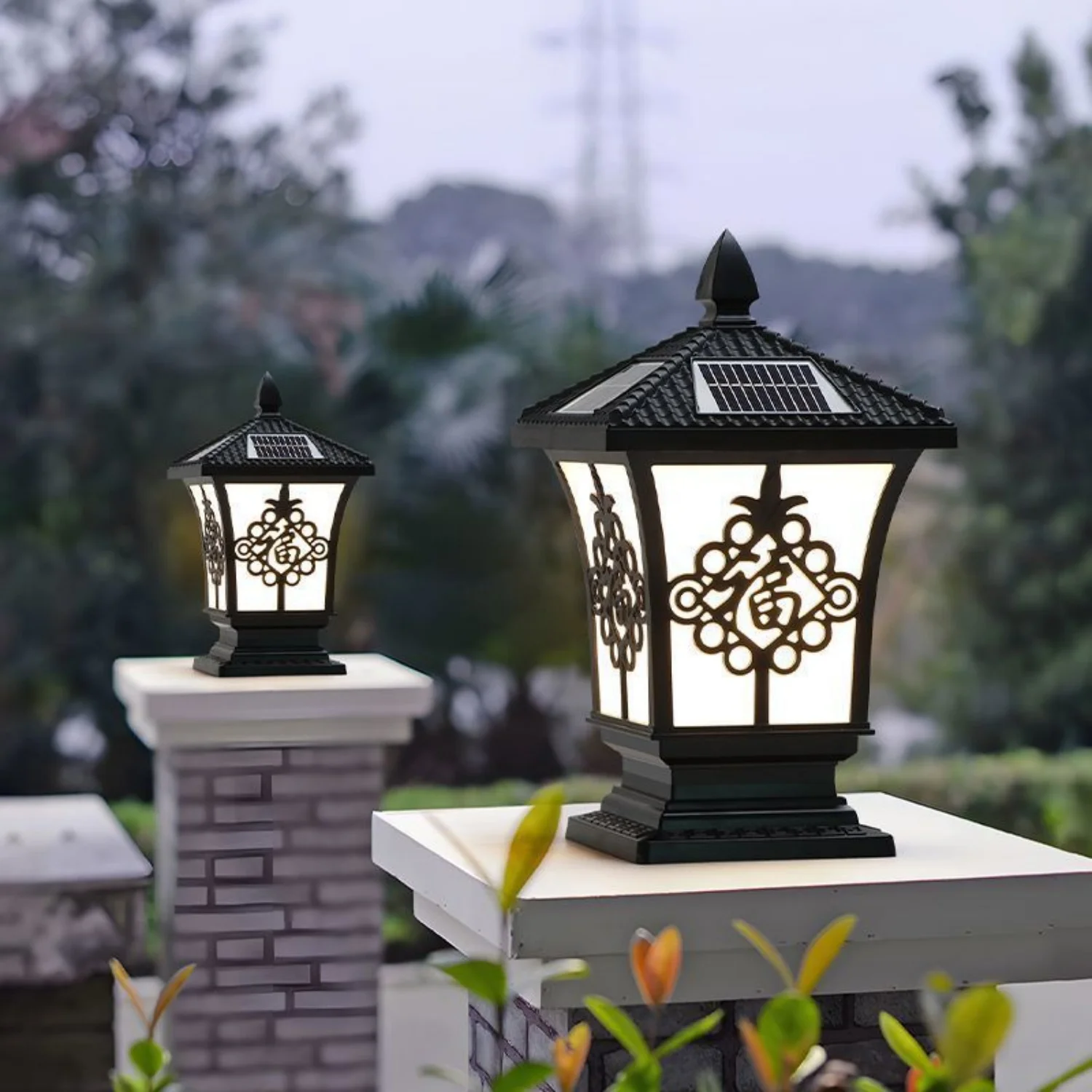 

Solar LED Pillar Lantern Automatic Charging Light Column Headlight Color Adjustable Solar Light For Garden Courtyard Decoration