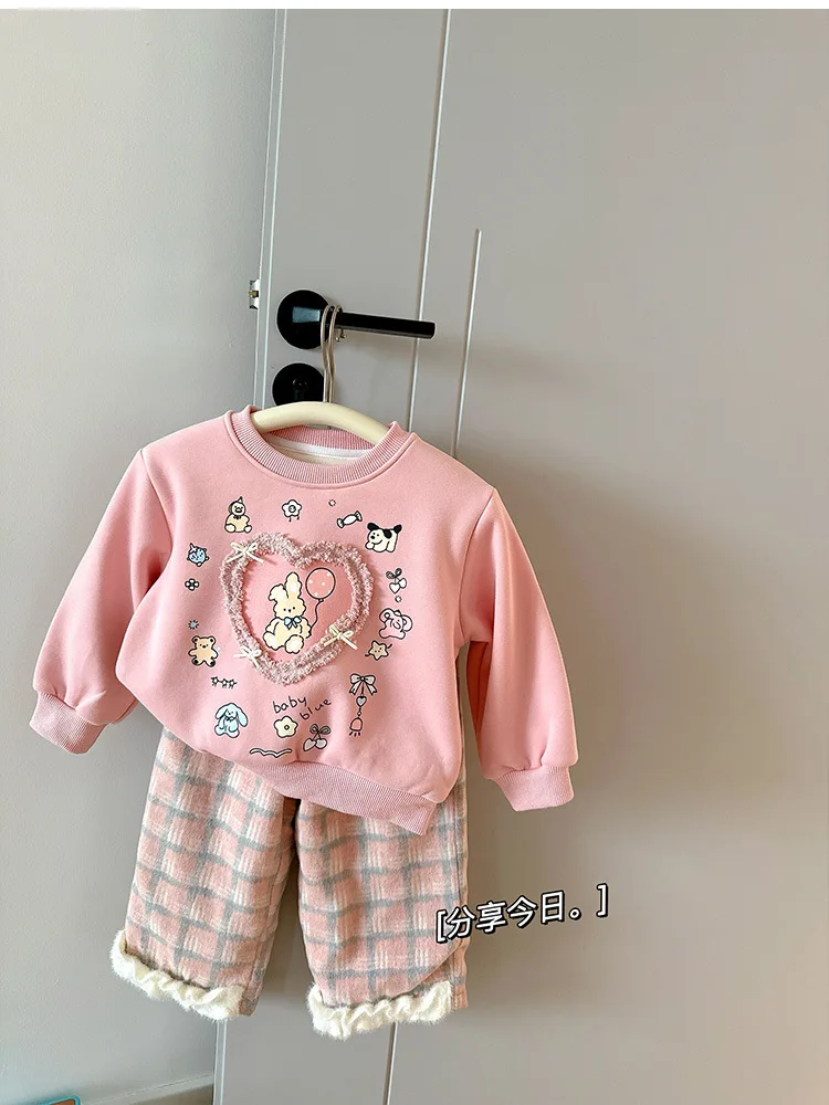 

Girls Suit Autumn and Winter2024New Children's Western Style Super Cute Love Plaid Lace Sweater Fleece-Lined Pants Cotton Pants