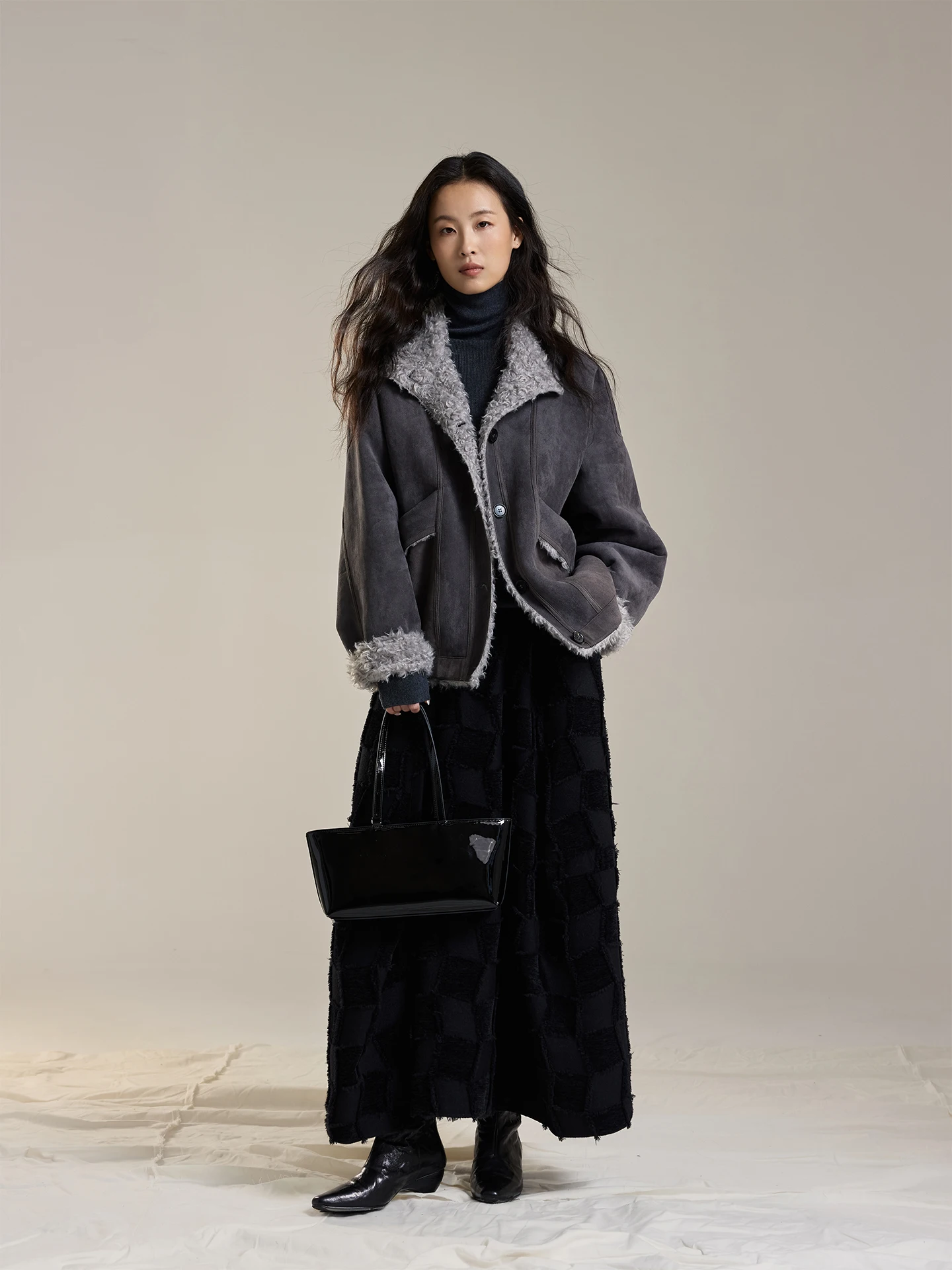 CAREMIND Retro Wildlederjacke mit Fellfutter, Oversize-Mantel für Herbst und Winter, Damenmode, schlankmachend, verdickt, lange Ärmel, Knopfleiste