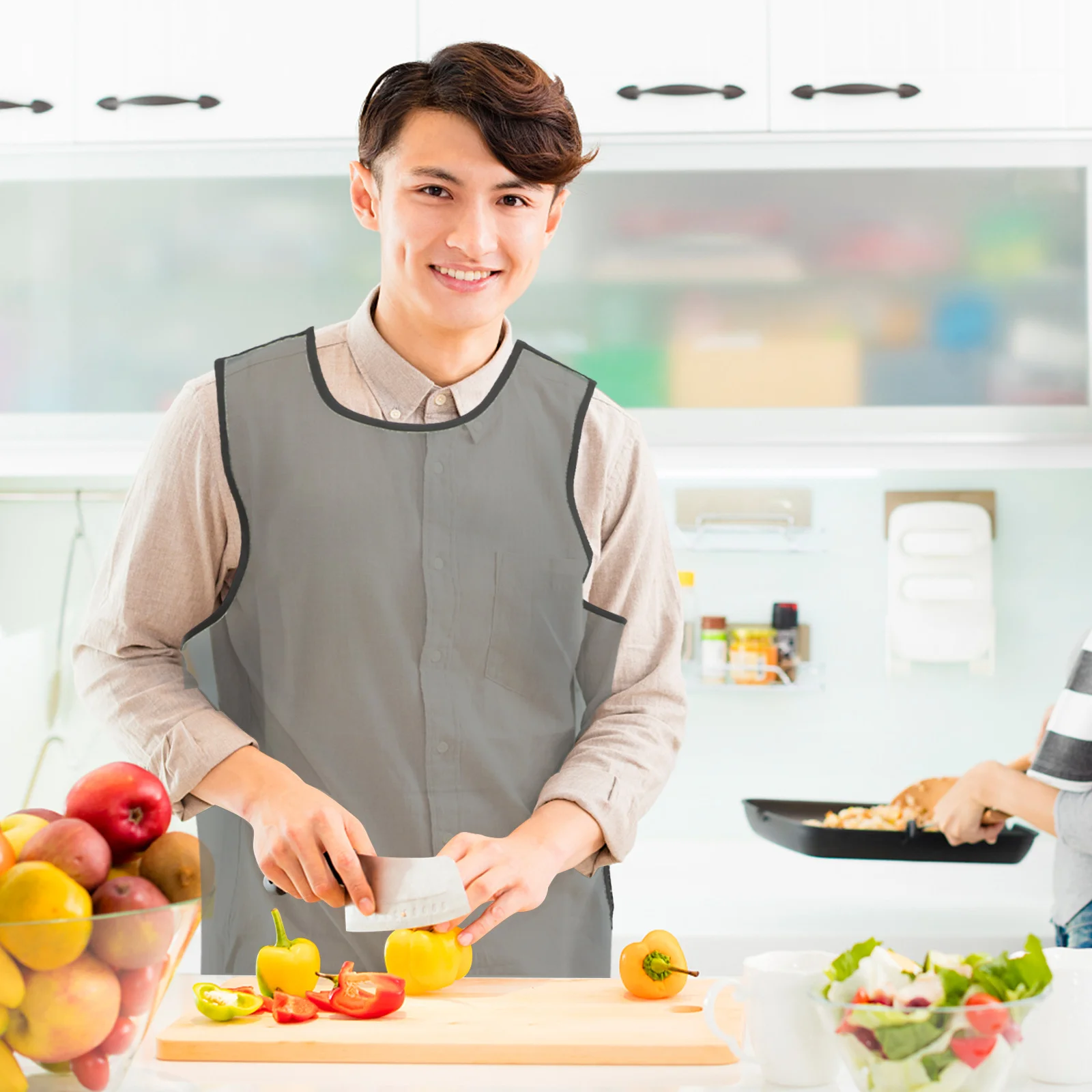 

Tpu Barber Apron Waterproof Stain Resistant Adjustable for Men Women Hair Stylist Salon Home Use Barber Apron