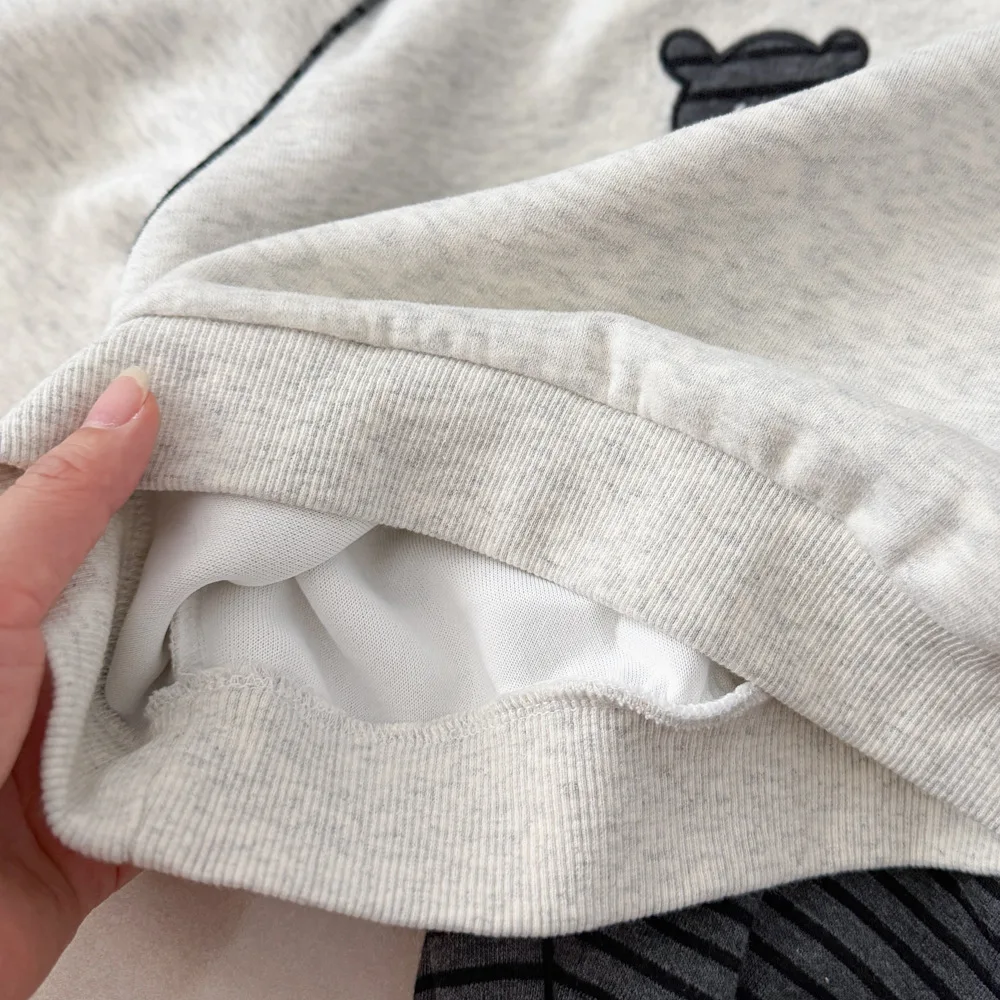 2026 Herbst Kinderbekleidungssets Baby Jungen Mädchen Cartoon-Stickerei Kapuzenpullover+Gestreifte Hose 2-teiliger Anzug Kinder-Trainingsanzug – Detail 6