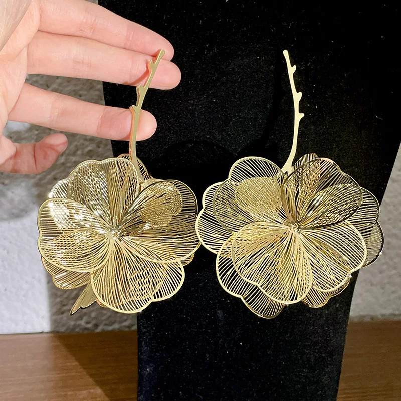 HUANZHI Gold Color Alloy Flower Petal Branches Earrings for Women Exaggerated Metal Texture Romantic Wedding Jewelry Spring New