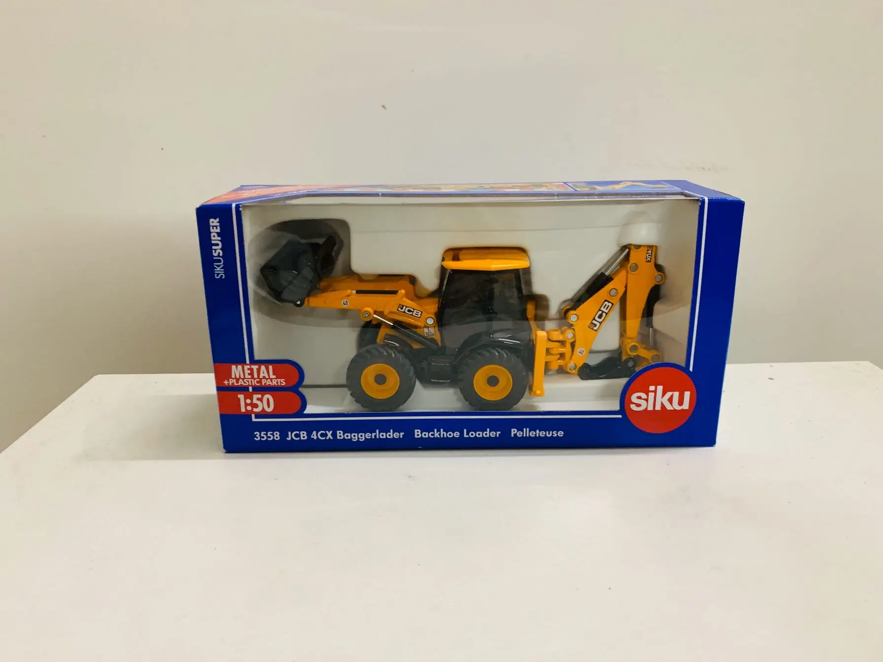 3558 4CX Baggerlader Backhone Loader Pelleteuse 1/50 Scale Die-Cast Model New in Box