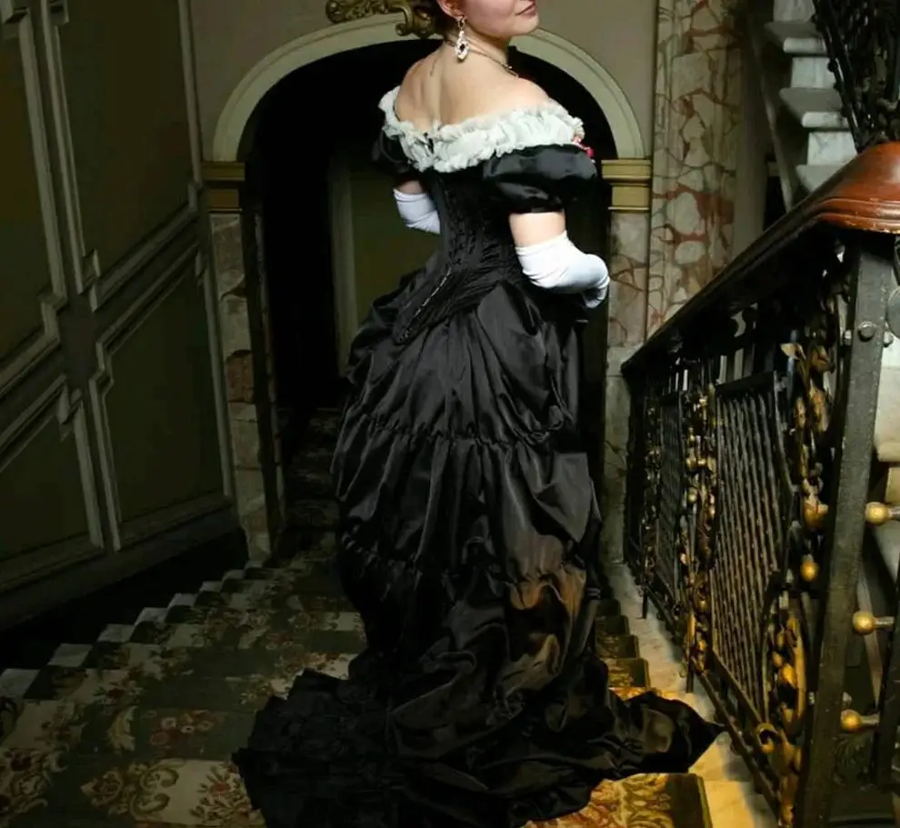 

Black Victorian Bustle Wedding Dress Ruched Satin Vintage Gothic Vampire Corset Prom Ball Gown Off Shoulder Flowers Customized