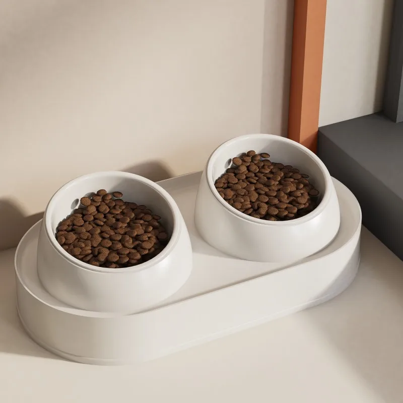 Ceramic bowl for feeding and protecting the neck of kittens with a sloping design to prevent tipping over. Suitable for two