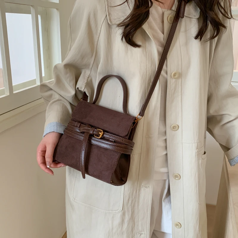 المرأة بولي Leather حقيبة كتف جلدية صغيرة 2025 الشتاء حقيبة كروسبودي الفاخرة مصمم الاتجاه الجديد حقائب اليد والمحافظ النسائية