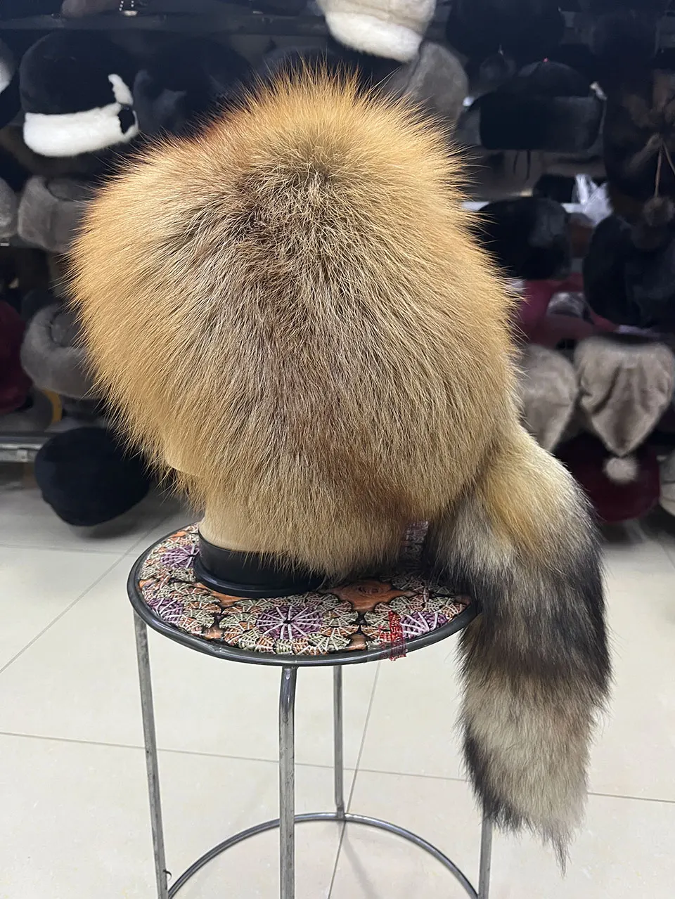 Winter Pelz Frauen Hut mit Schwanz Echt fuchs Pelzmütze Luxus Waschbär Pelz Mützen warmes Ohr schützen Unisex Bomber Hut Großhandel Hauben – Detail 8