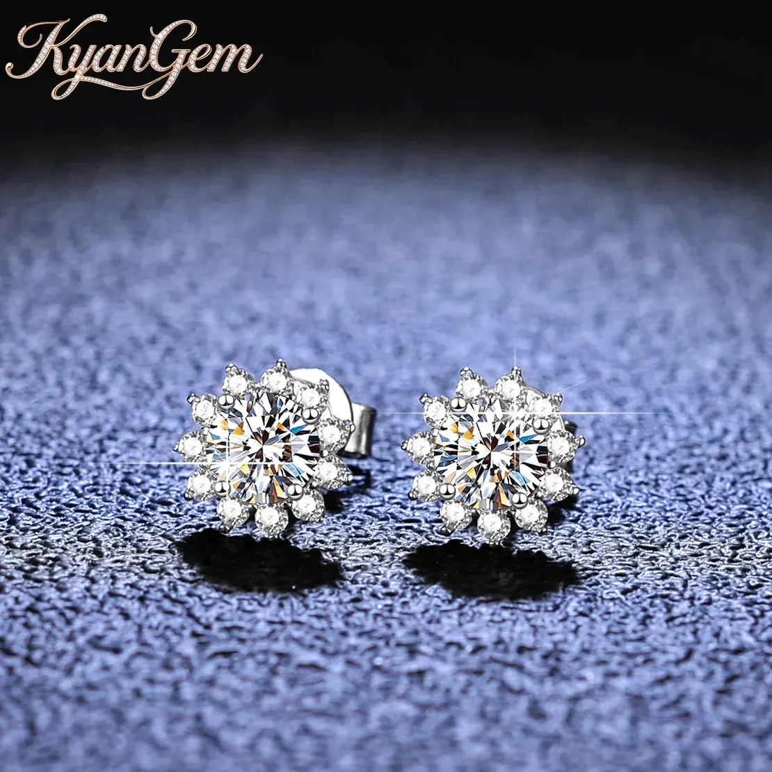 

KyanGem 18K Gold Inlaid Diamond Earrings Sunflower Four Claw Circular Temperament 0.5 Carat D Colored Moissanite Earrings