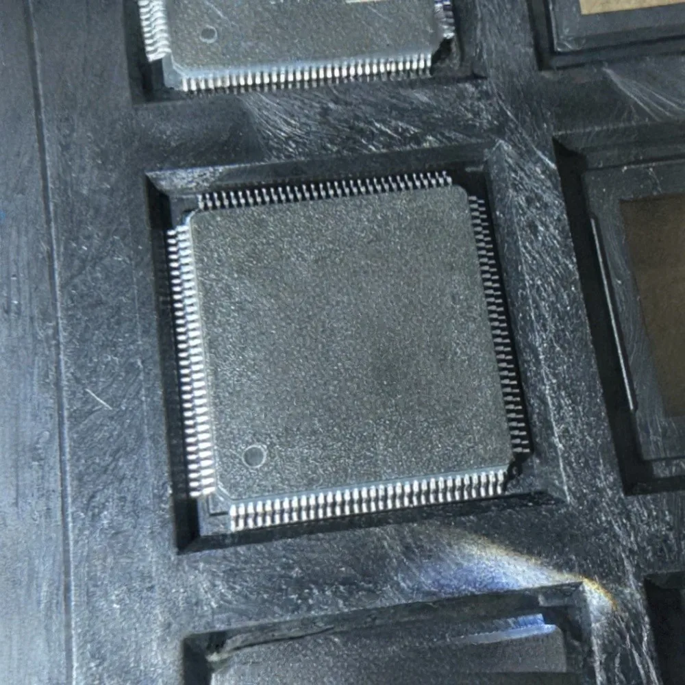 1-100PCS 43840IRZ ISL43840IRZ 7755EN AK7755EN AKM7755EN 25P64V6G M25P64 M25P64-VME6TG N32905U1DN