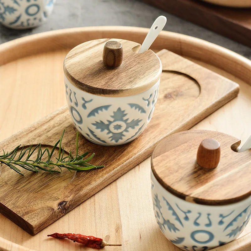 European Style Embossed Ceramic Seasoning Jar Set With Wooden Lid And Spoon Creative Kitchen Spice Container Storage Box 3Pcs