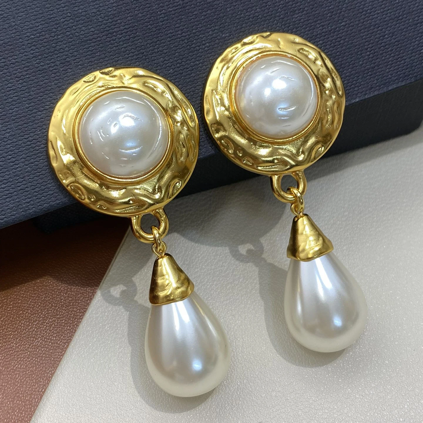 

Europe Classic Designer Brand Pearl Round Elegant Earrings Ear Clip Women Vintage Luxury Jewelry