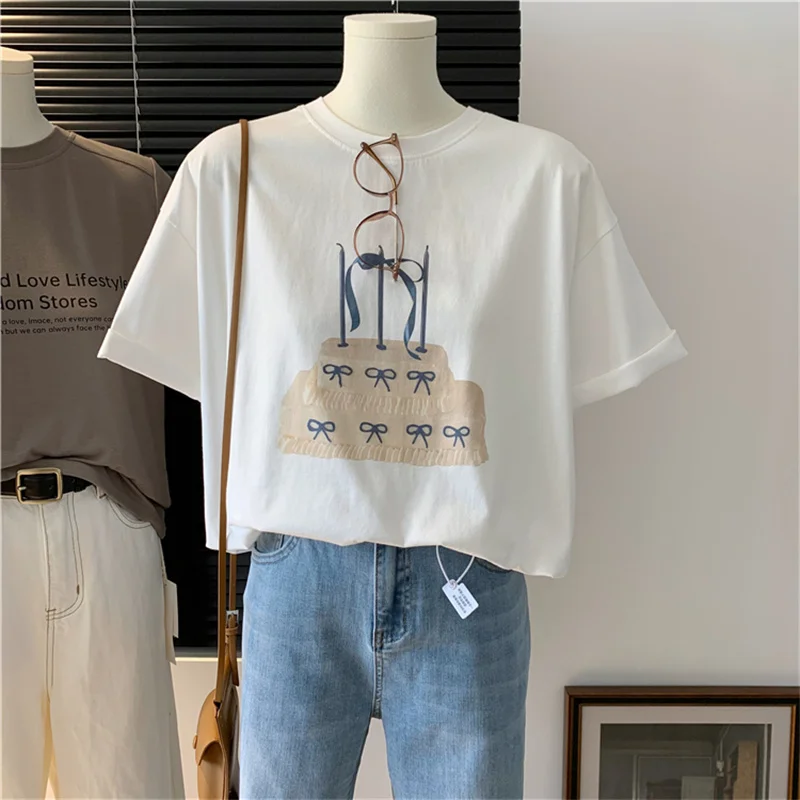 

Женская летняя футболка в корейском стиле из чистого хлопка с коротким рукавом, новая свободная модель с принтом в виде узлов и эффектом омоложения, дизайн «Торт»