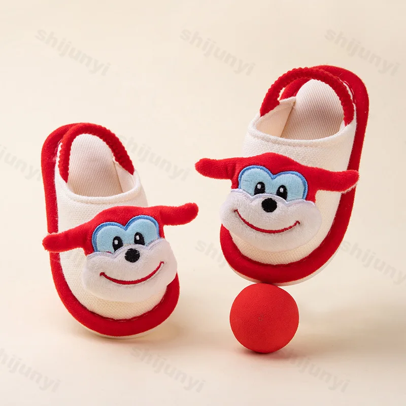 شباشب لطيفة للأطفال لخريف 2025 أحذية منزلية جديدة خفيفة الوزن ومريحة للفتيات نعل ناعم مانعة للانزلاق شباشب كرتونية للأولاد بكلمة واحدة