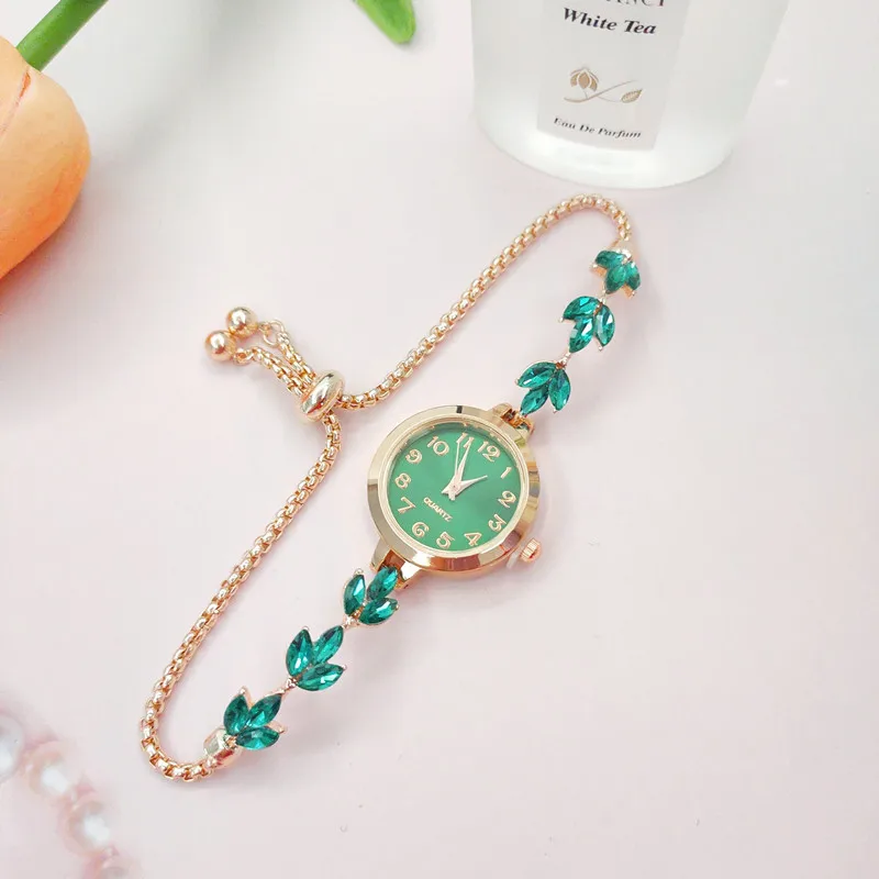 New Fashion Heart-shaped Ribbon-Strap Diamond-Studded Flower Watch for Women with Adjustable Bracelet