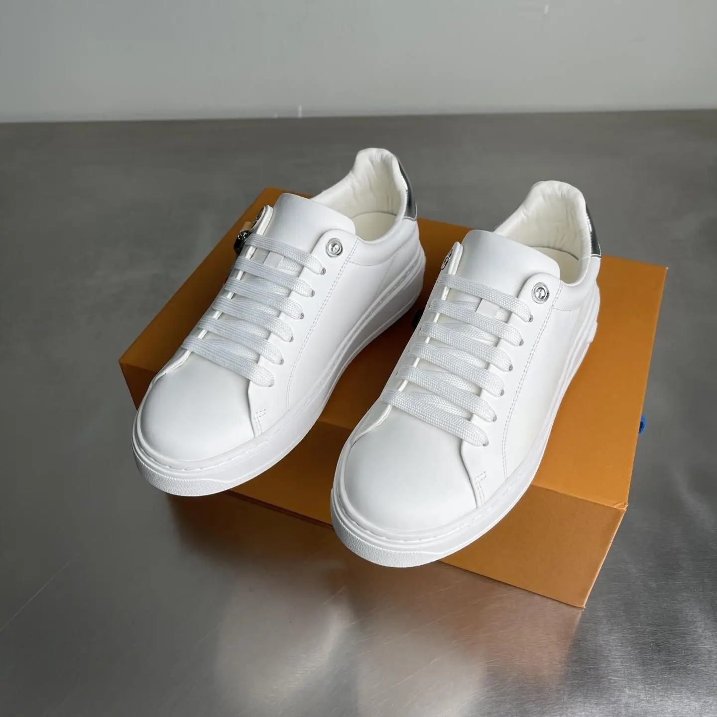 Unisex Classic All‑White Casual Board Shoes Lace‑Up Lightweight Rubber Outsole Streetwear Sneakers For Male Female