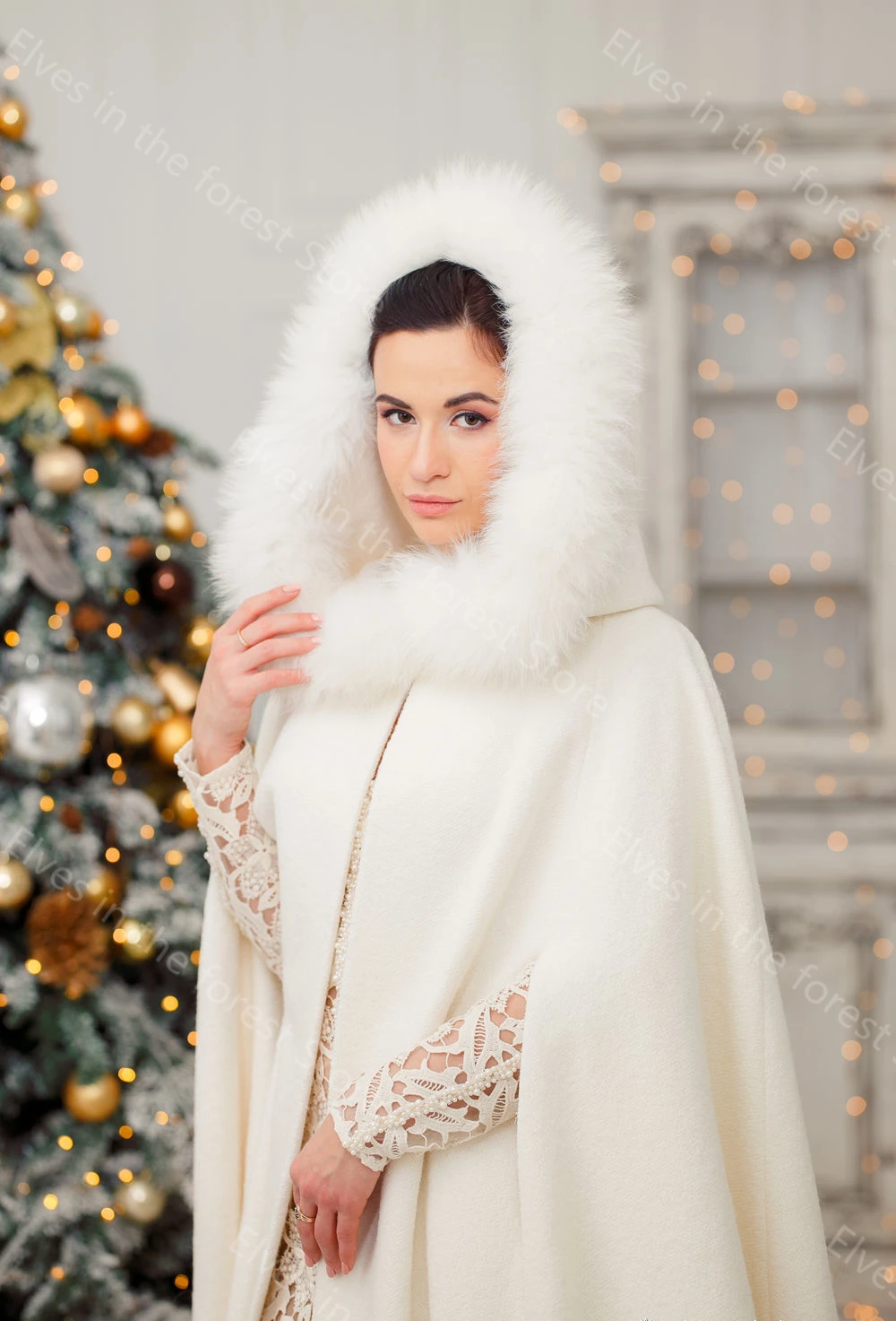 Winter Warm White Hooded Bridal Capes with Fur Exquisite Wedding Cloak Women Long Bride Bolero Front Split Wedding Wrap Jacket