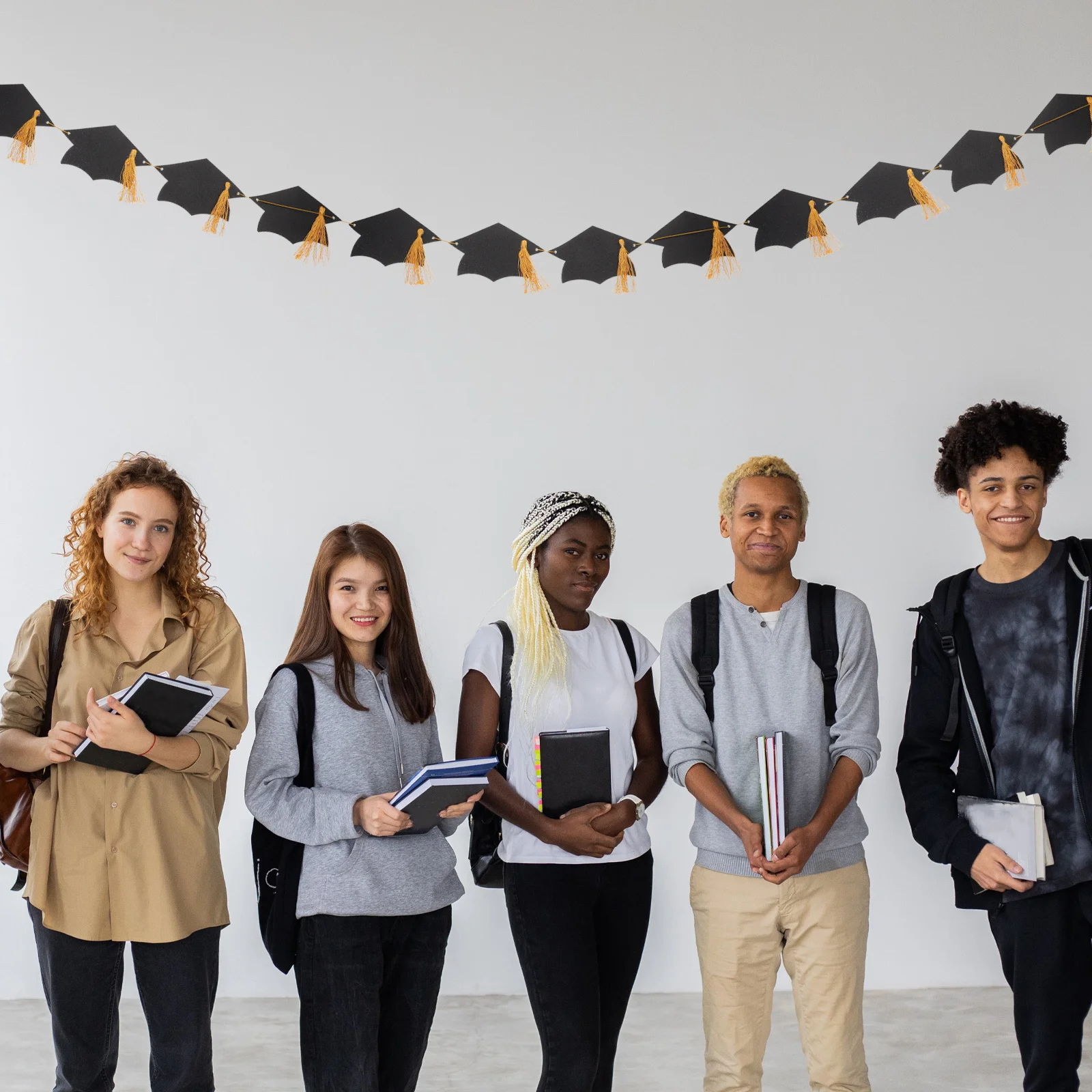 

Tassel Graduation Cap Banner Hanging Decor For Graduation Party 2023 Grad Decorative Background Garland Party Supplies