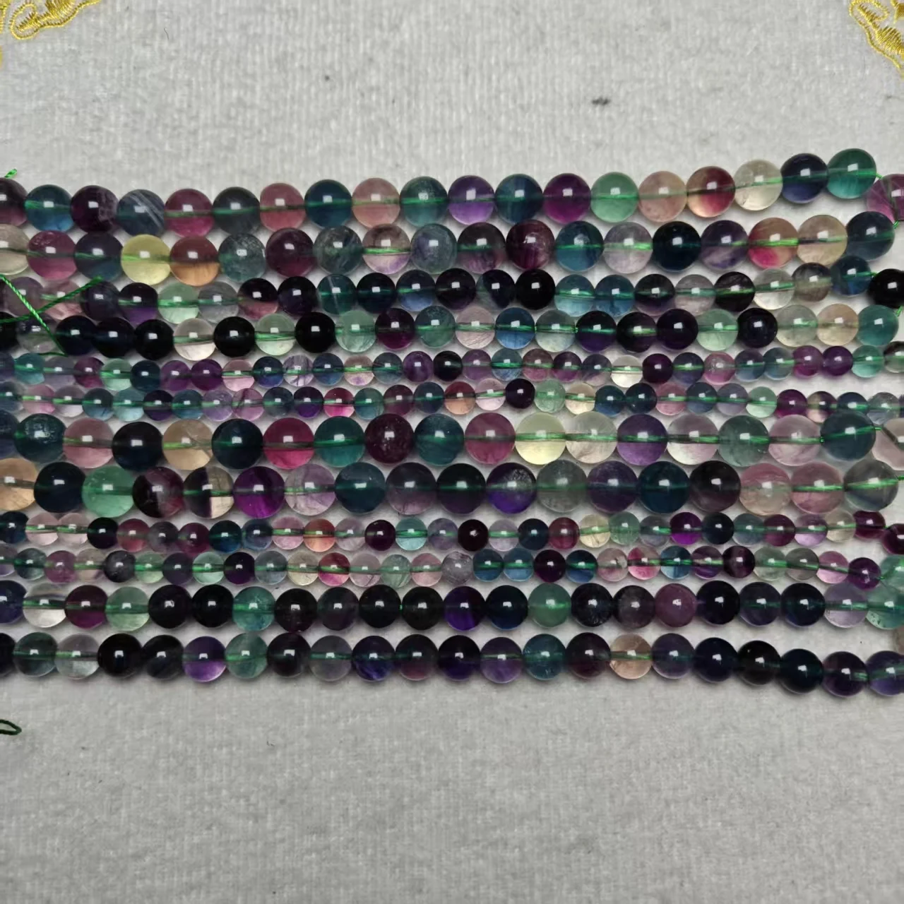 Großhandel Natürliche AA+ Farbige Fluorit Glatte Runde Lose Perlen Zylindrisch Gerades Loch DIY Armband Halskette Zubehör – Detail 7