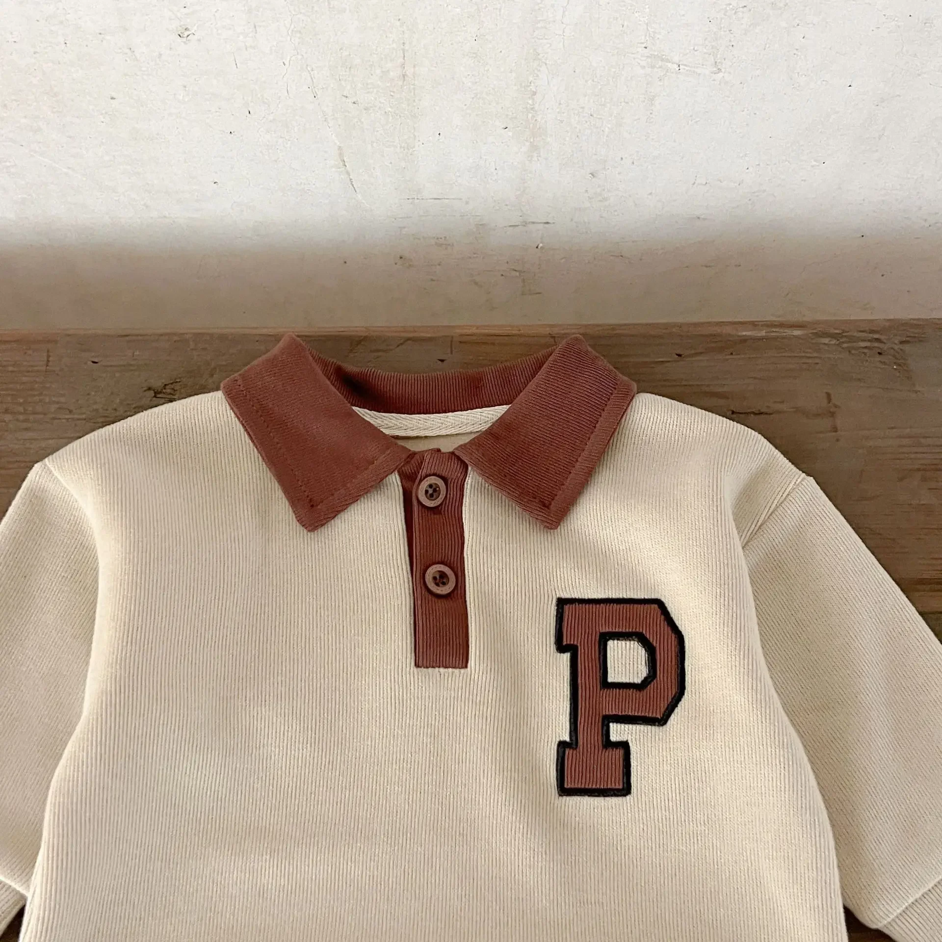 Pagliaccetto da neonato in stile coreano: body con bretelle a triangolo ricamato per bambine, perfetto per avventure all'aria aperta