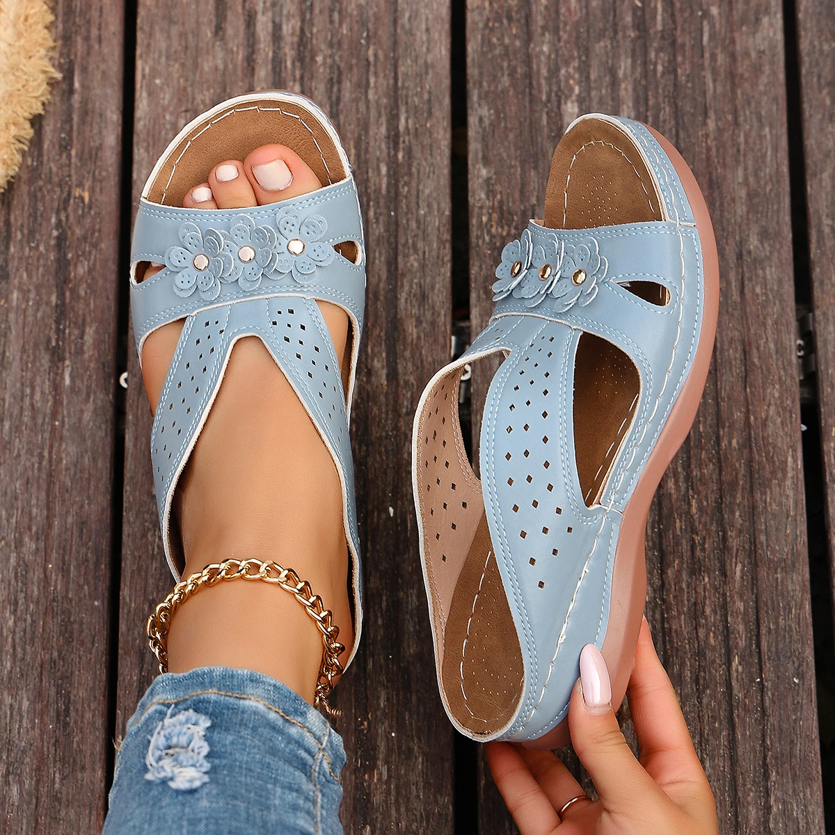 Neue Damen-Hausschuhe, lässige, florale, hohle Keilsandalen, Strandschuhe, modische Outdoor-Plateausandalen, bequeme, rutschfeste Sandalen, Übergröße 43 – Detail 11