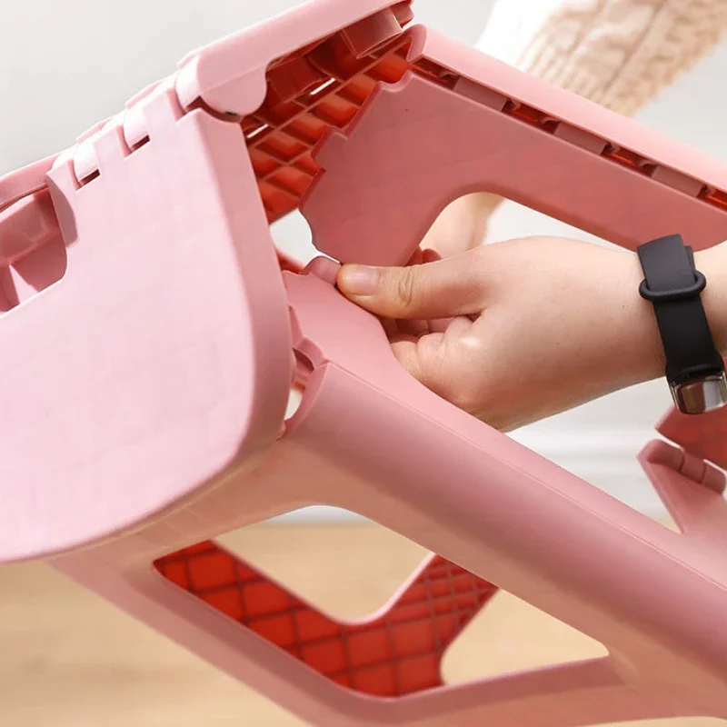 Folding Portable Chair Stool, Thick and Lightweight Plastic Stool, Suitable for Home Bathroom and Outdoor Use