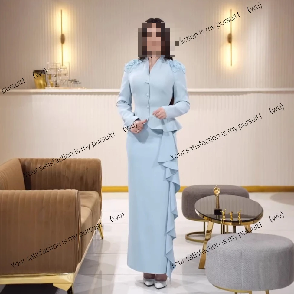 Setelan wanita bergaya baru dengan detail ruffle di tepi, model Prancis, kancing tunggal.