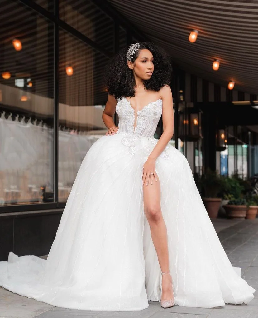 Elegant Sweetheart Neck Wedding Dress 3D Lace Beaded Sparkly Ball Gown High Slit Bridal Gown With Detachable Train Customized view 2