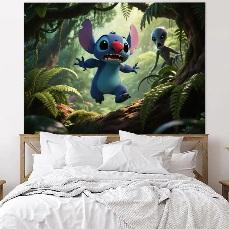 1PC 面白いディズニースティッチ&エイリアンエスケープジャングルタペストリー、漫画ポリエステルウォールアート、リビングルーム、寝室、寮の装飾用、かわいい衣類