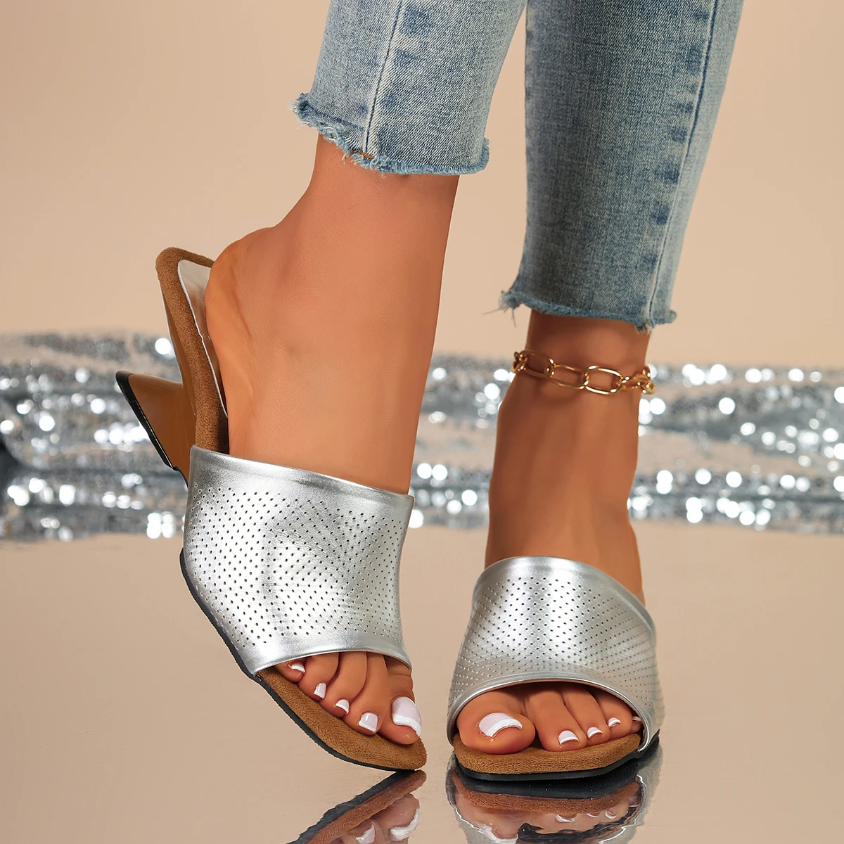 Women Lightweight High-heeled Sandals Summer New Designers Square Heel Shoes Solid Color Casual Outdoor Wear Open-toed Sandals. image 4