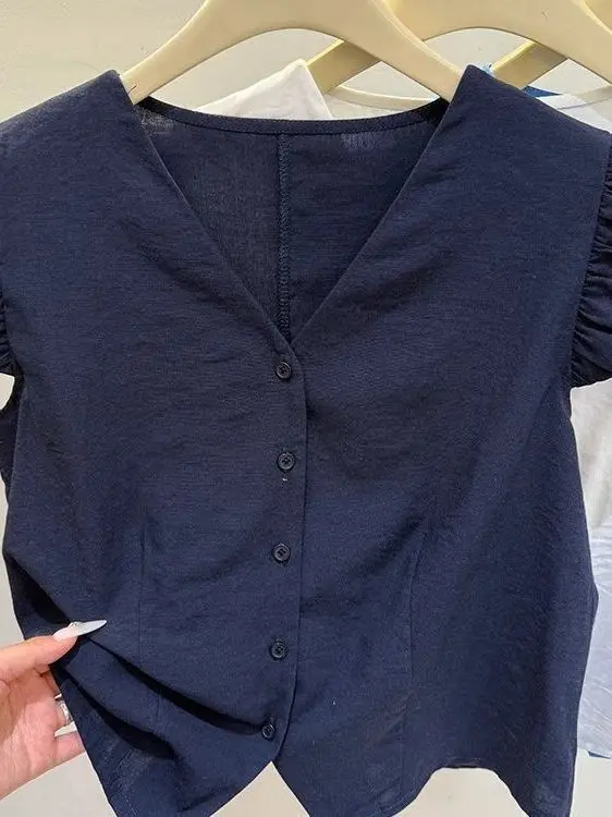 

2025 Summer New Korean Sle Casual Thin V-ne Single Button Women's irt Faionable Loose Fit ort Sve Uv Protection