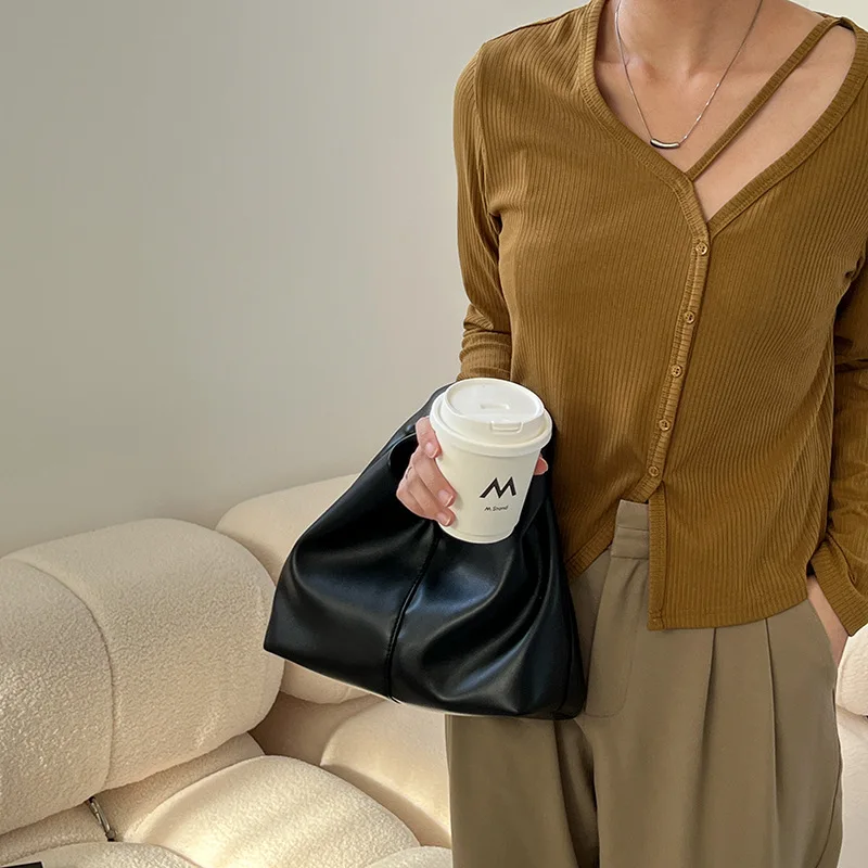 New versatile commuter handbag niche design fashion handheld senior texture soft leather pleated cloud bag