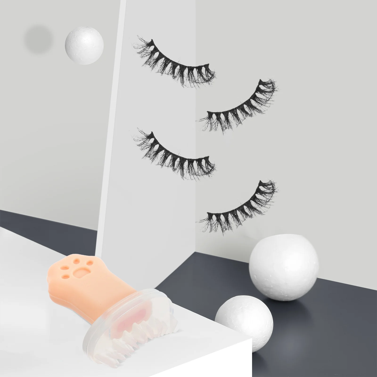 

2Pcs Reusable Silicone Eyelash Stamps Eyelash Stencils Lash Guide Makeup Tool for Women Easy Eye Makeup Lash Stamp