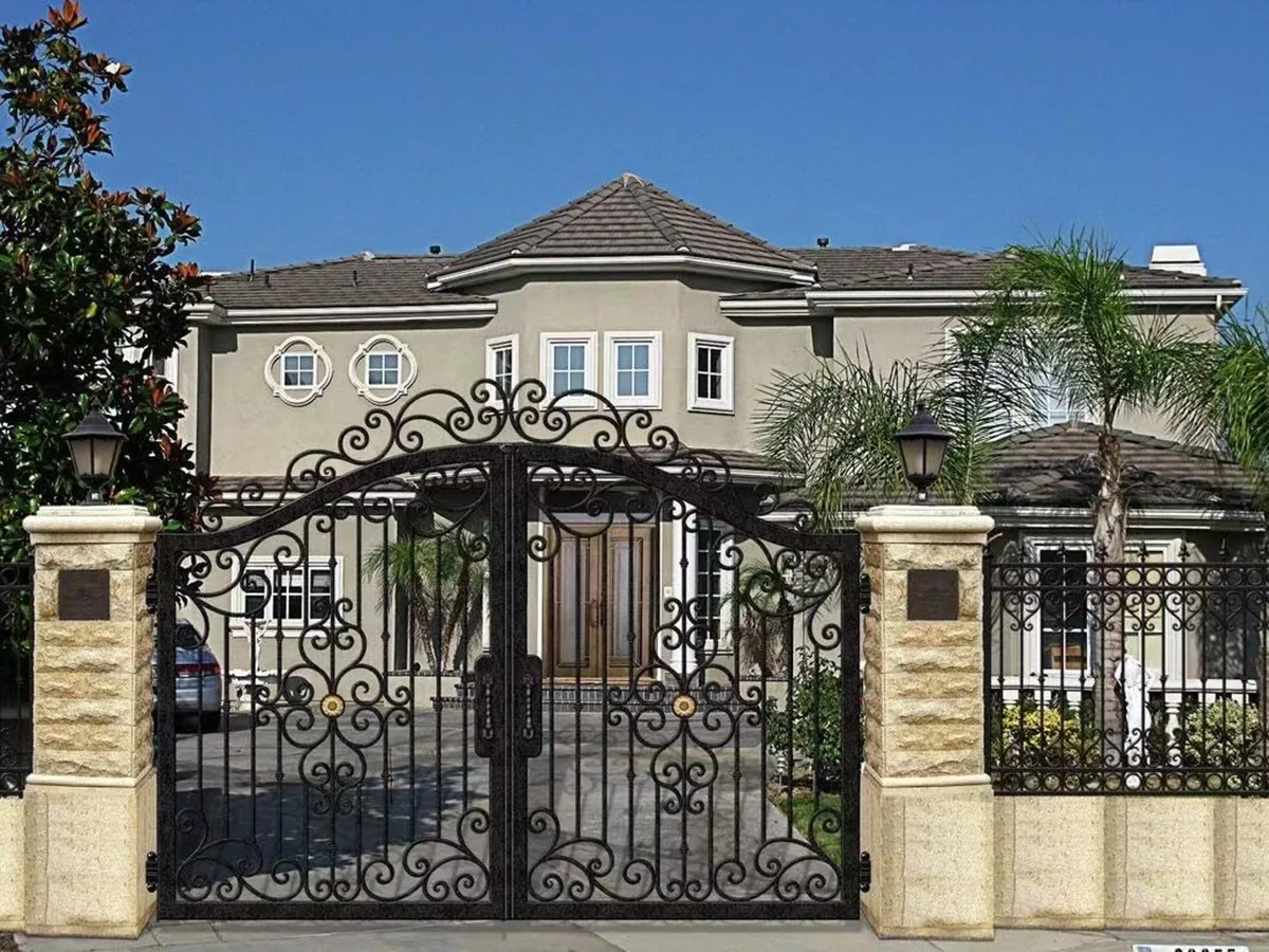 Perforated Garden Metal Main Gate Design Cured Wrought Iron Gate Wall Trellis Gates Privacy Fencing Panel Driveway Gate