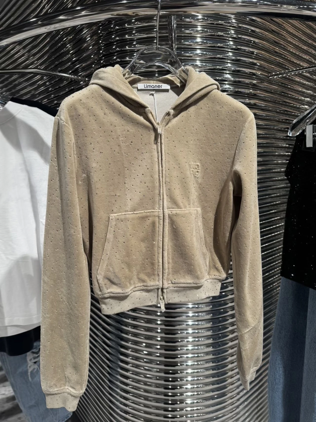

Женская модная спортивная куртка-бомбер LIMANER2026 из вельвета на молнии с капюшоном, цвет молочный чай, свободный крой, весна