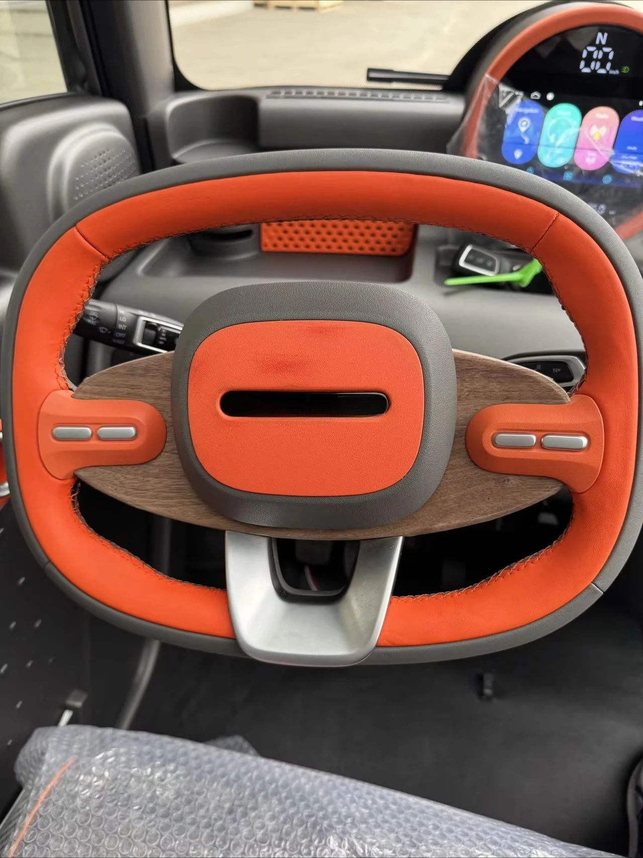 three-wheeled electric vehicle new energy vehicle 2-seat car cruising range 50-80 kilometers 1000 kW motor
