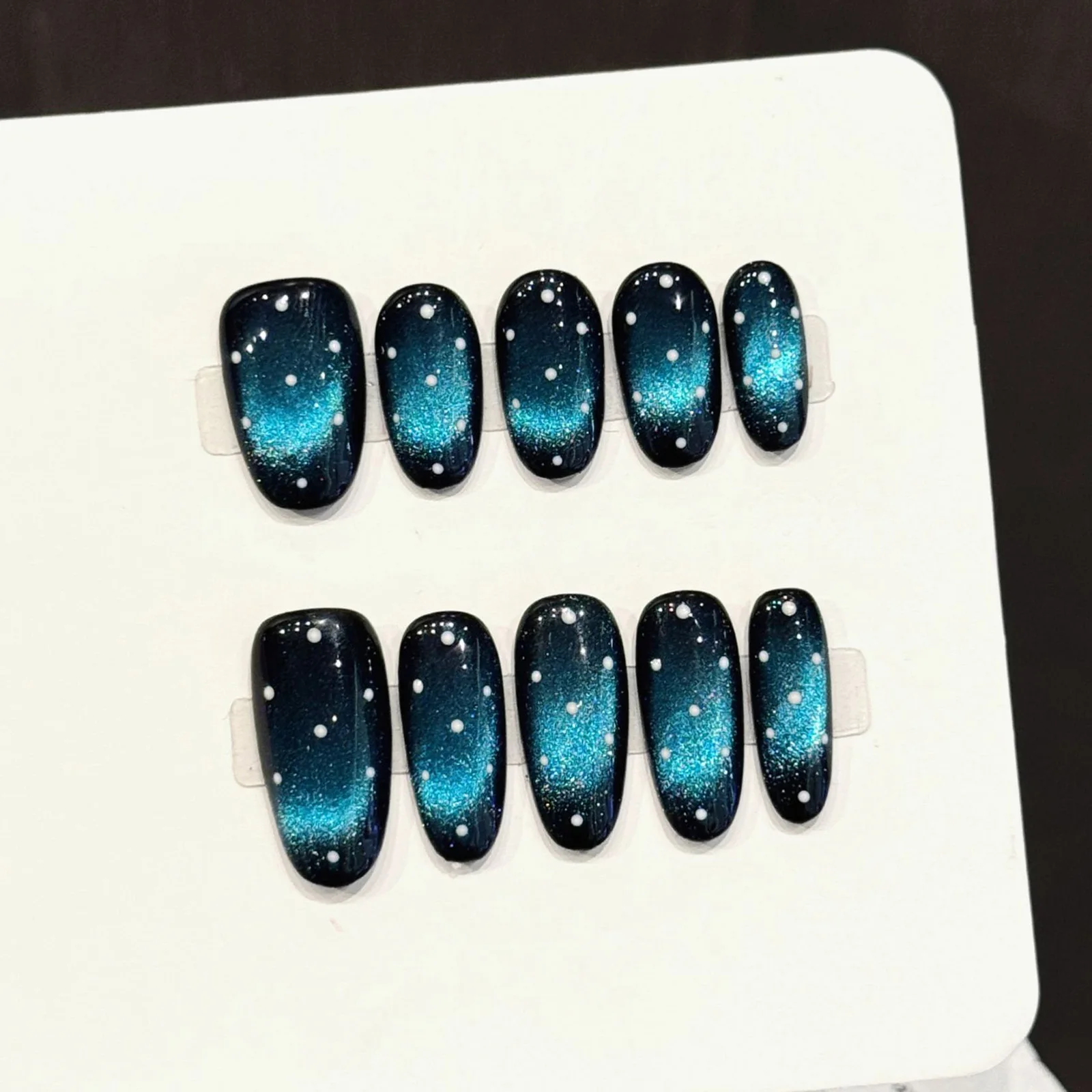 

10 шт., накладные ногти ручной работы, градиентные, синие, черные, накладные ногти, декор, кошачий глаз, модные накладные ногти с белыми точечными дизайнами, можно носить