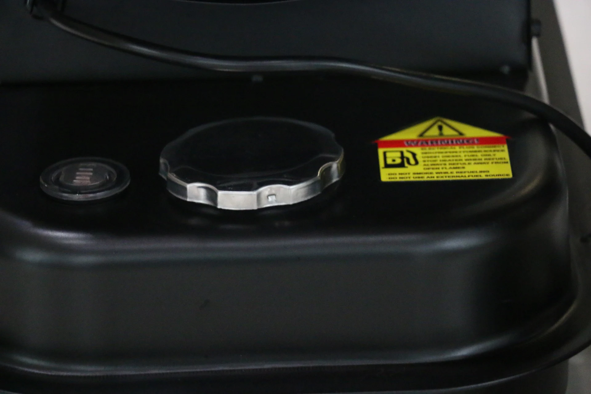 2025 Termostato regolabile ad alta efficienza Pollo Attrezzatura per allevamento di pollame Allevatrice Industriale diesel Ventilatore d'aria Riscaldatore per serra