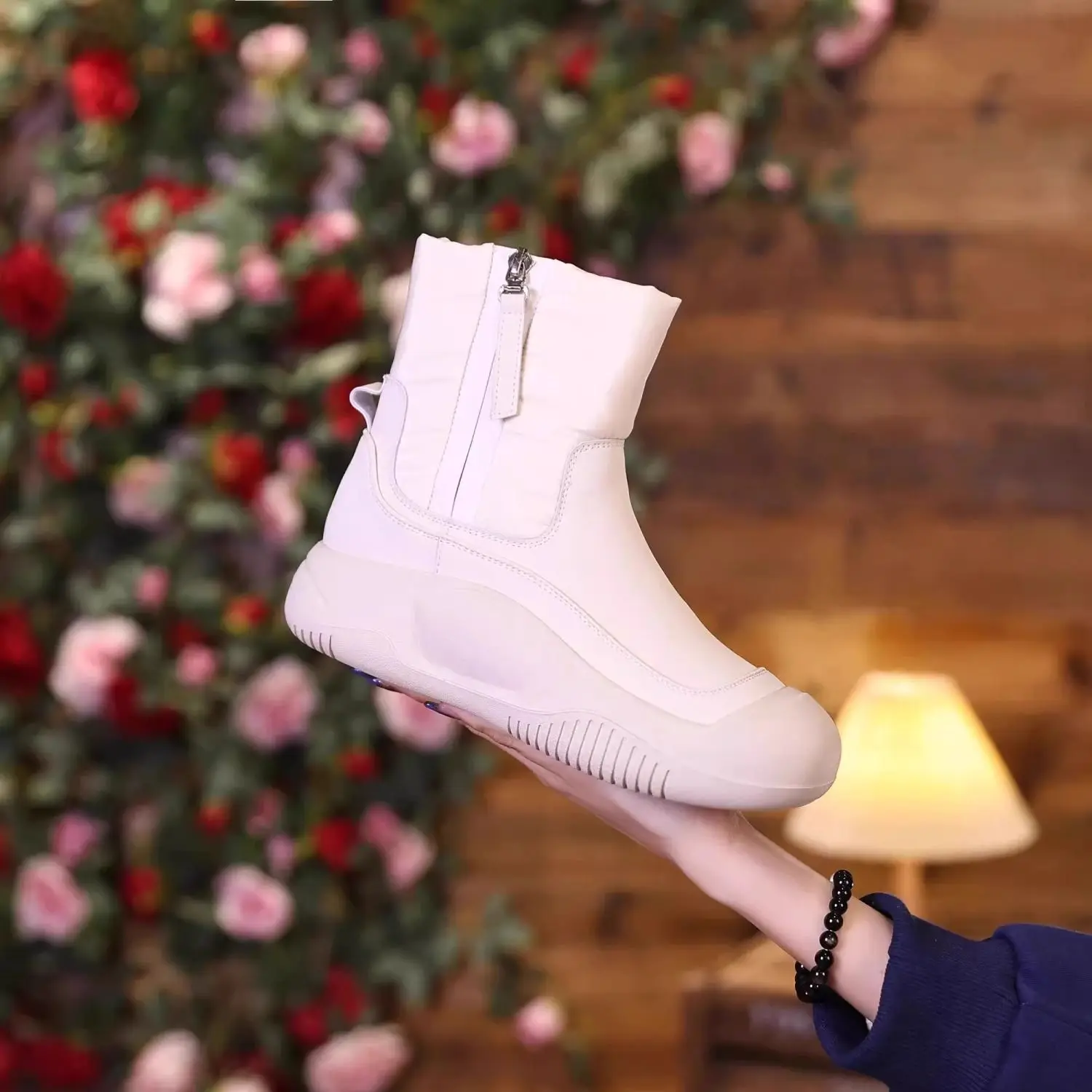 Botas de neve para mulheres 2025 novos sapatos de algodão inverno com sapatos femininos de pelúcia e grossos sola grossa antiderrapante e botas quentes