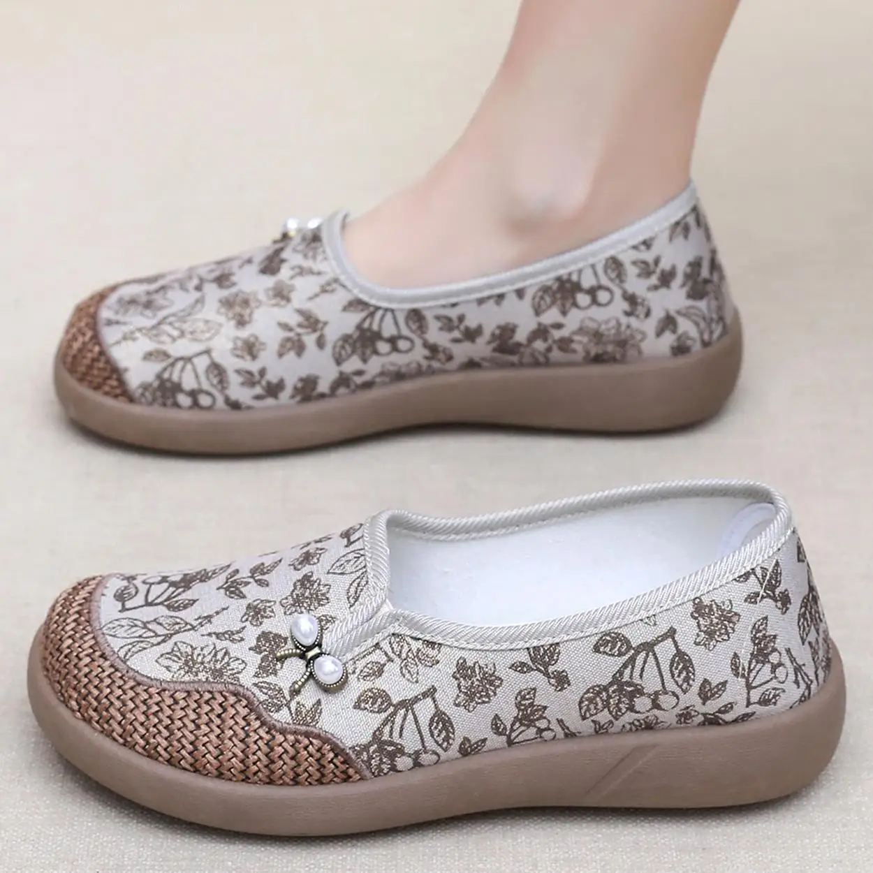 

Concise Women's shoes Summer Breathable Floral Print Casual Shoes Elderly Lightweight Floral Linen Slip-Ons lazy Flats