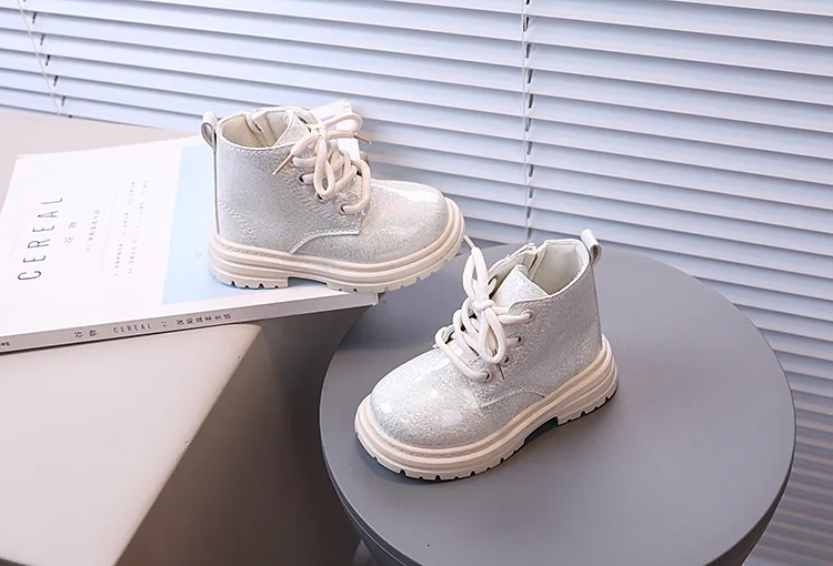 2026 Neue Winter-Kurzstiefel für Mädchen, Kinderstiefel im britischen Stil, weiche Sohle, leichte Stiefel, knöchelhoch, Unisex-Jungenstiefel, Größe 21-30 – Detail 11