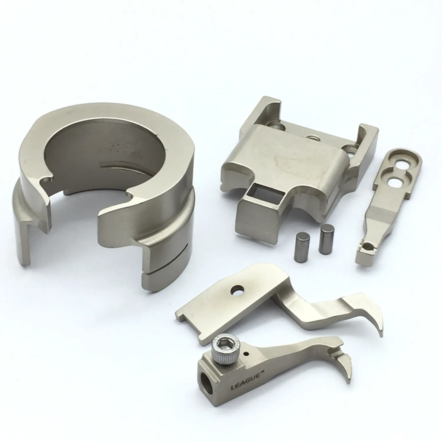 

Industrial JUKI-246 Sewing Machine Accessories New Used Small Mouth Edging Needle Assembly Thick Material Single Needle Sewing