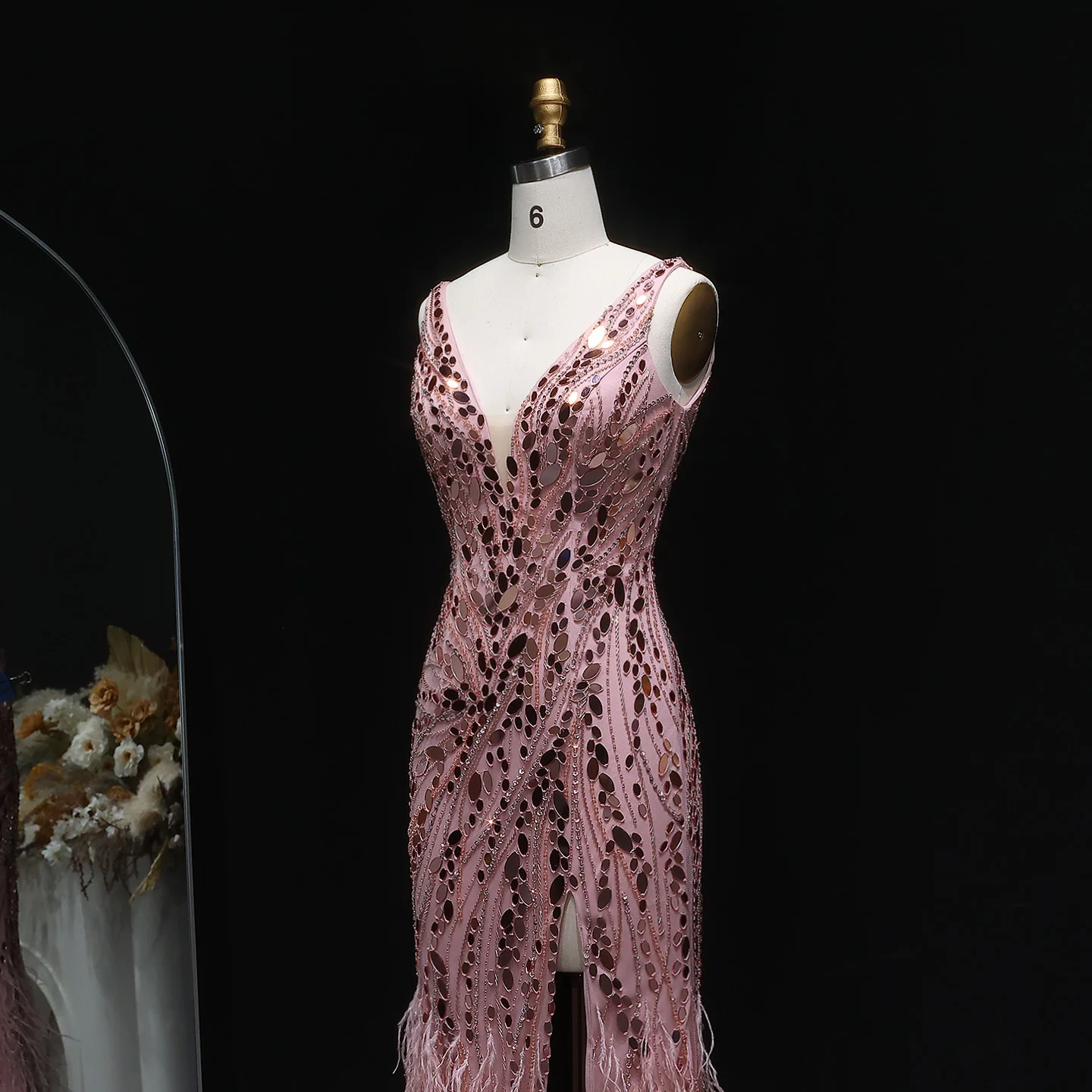 Sharon Said Marineblaues Meerjungfrauen-Abendkleid mit Federn, Seitenschlitz, Perlenbesatz, Damen-Hochzeitskleid, Partykleid, Ballkleid 2026 SS066 Maßanfertigung – Detail 12