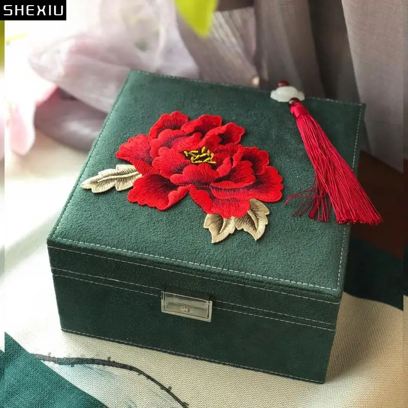 

Квадратная коробка для макияжа с цветочной вышивкой и замком, коробка для хранения туалетного столика, органайзер для колец, браслетов, украшений, Подвесная подставка для серег