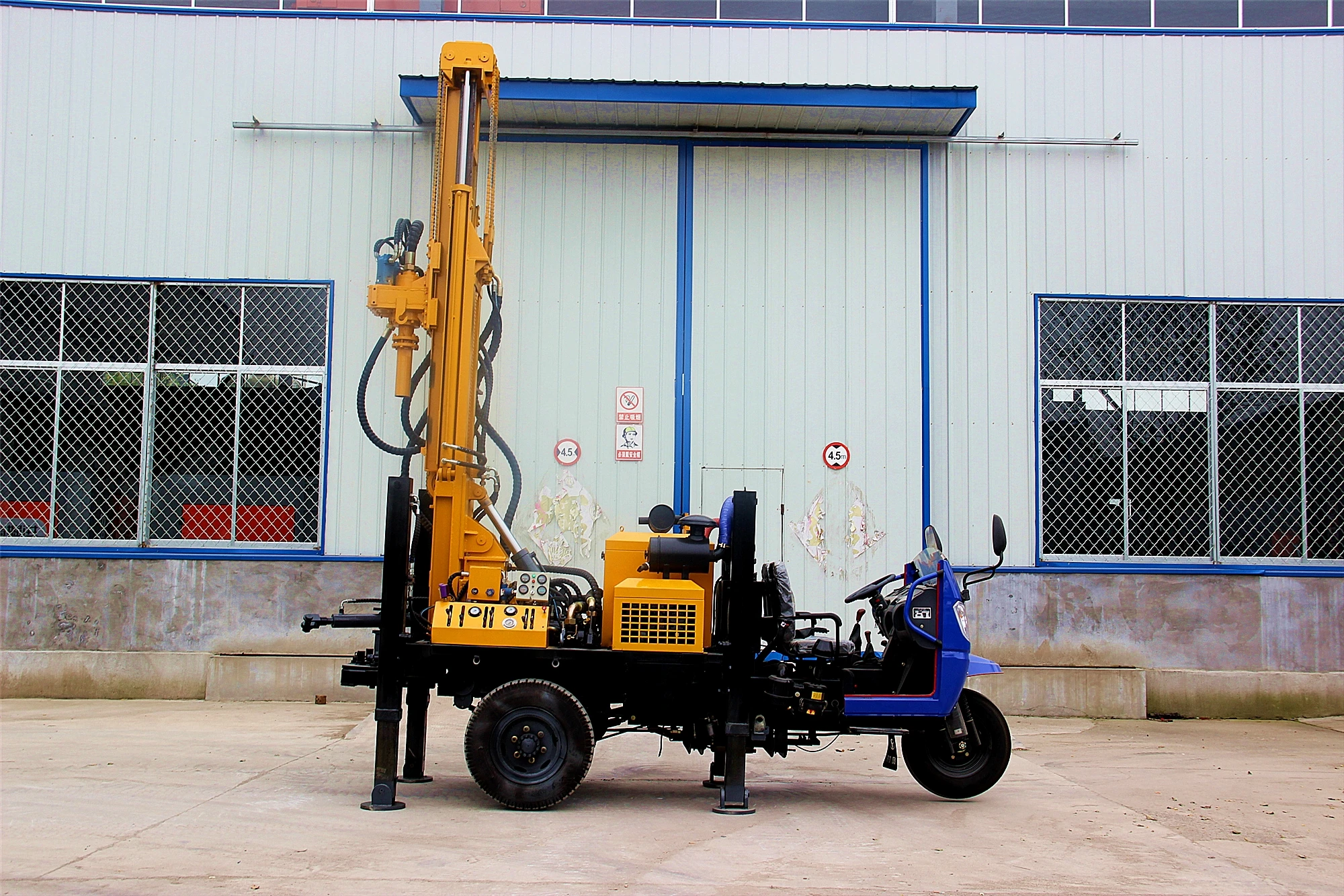 Three Wheeled Truck Mounted Water Well Drilling Rig 200 Meters Hot