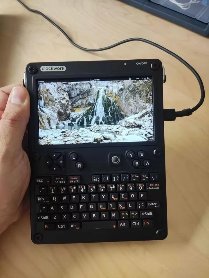 [新品]Clockwork uConsole CM4-D 4GB(LTE付) S4d0b91ad1e9d4d58a224b1d877684