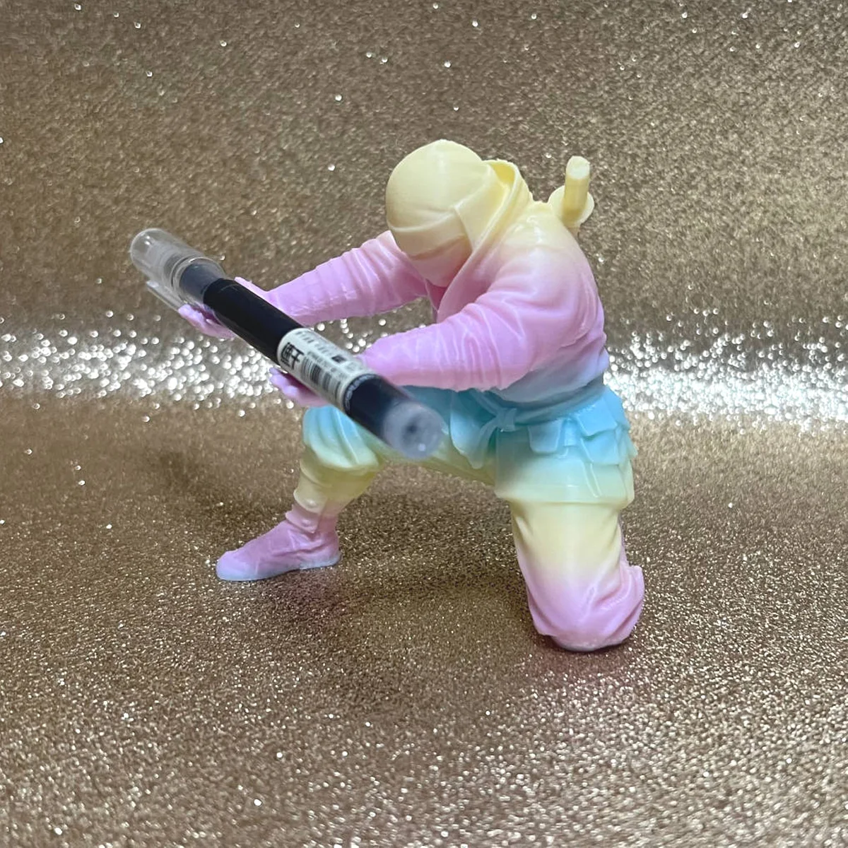(9*7.8cm) Kawaii Rainbow Ninja Pen Holder for Desk Cute Pastel Stationery Stand 3D Printed Display Office Decor Gift