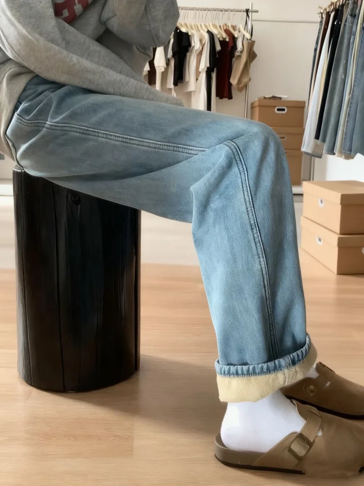 

Женские джинсы-клеш с высокой талией, утепленные флисом, свободного кроя, прямые, в пол, больших размеров, с эффектом стройности